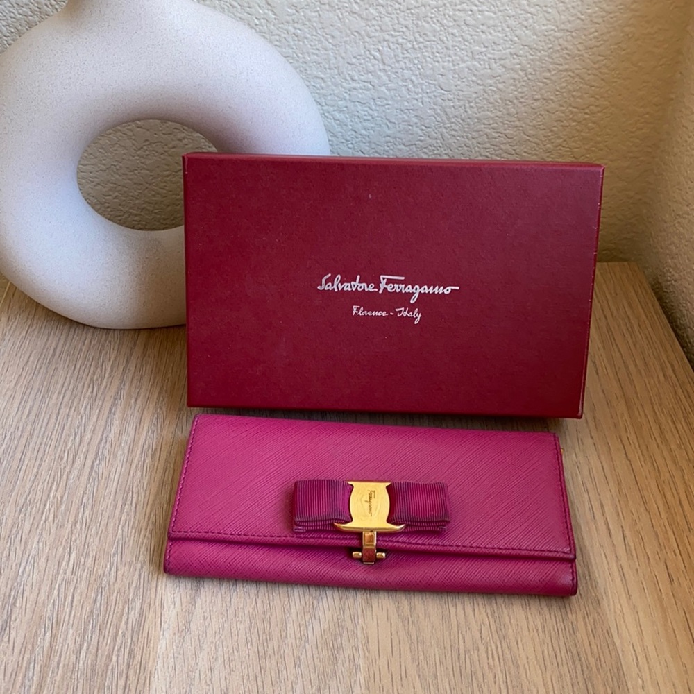 Salvatore Ferragamo Vera Bow Wallet